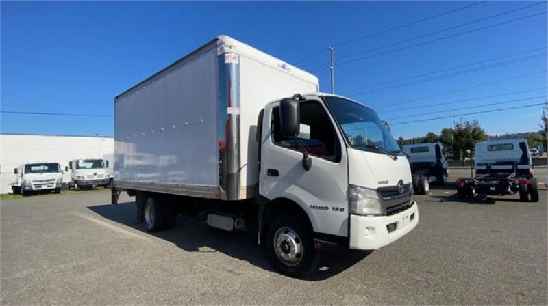 2017 HINO 155 6144782783