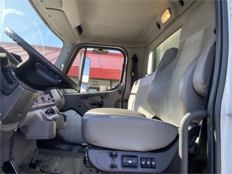 2014 FREIGHTLINER BUSINESS CLASS M2 106 - Portland Fuso